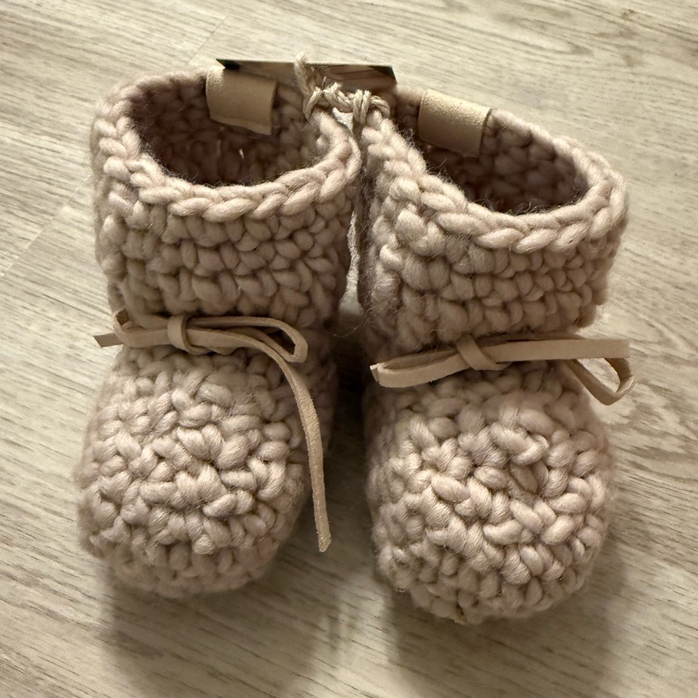 Beba Bean Sweater Moccs in Oatmeal